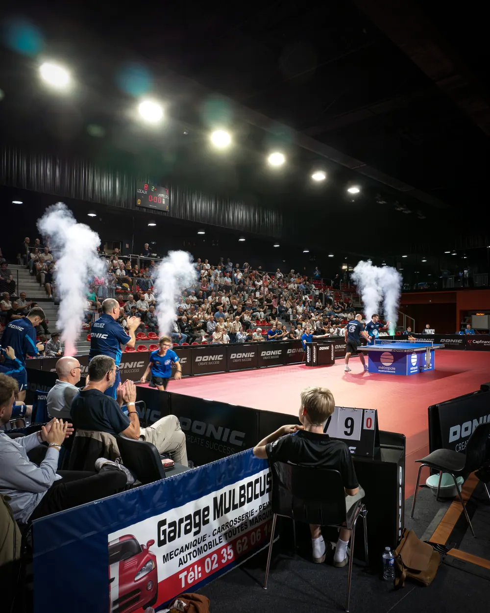 Entrée des joueurs sous les fumigènes au Kindarena