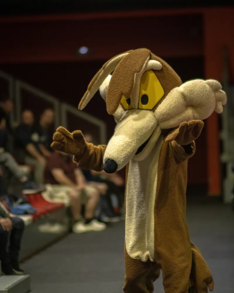 La mascotte coyote du SPO Rouen